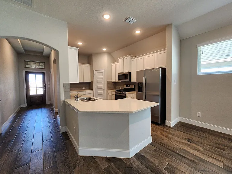 1324 Spring Row St — Photo 4