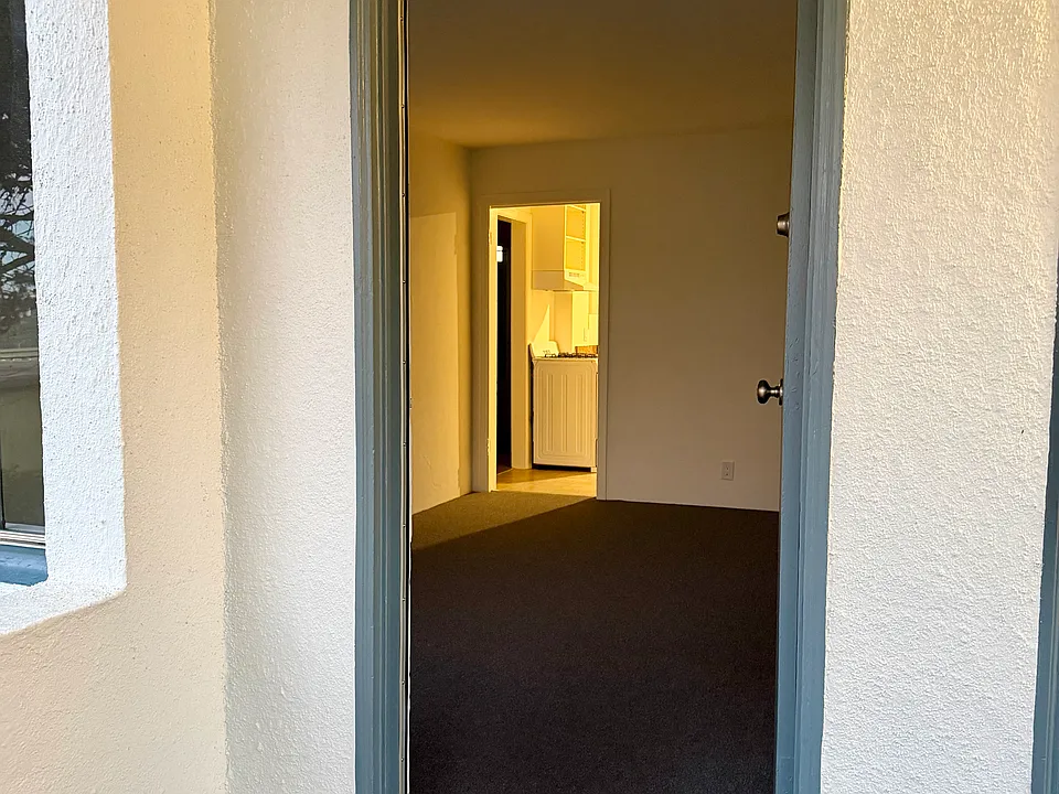 31 Lewis Ave #31