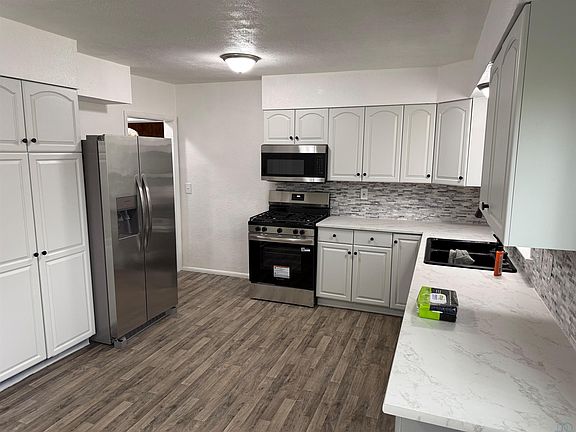 2nd image of 400 4th St