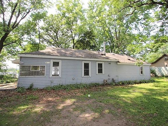 2nd image of 18734 Breezy Point Dr NE