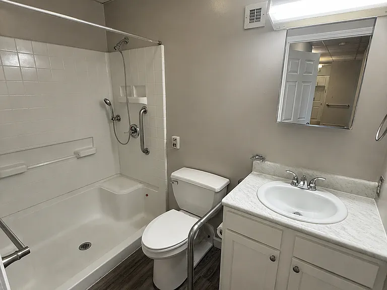 Legacy Eastgate Apartments — Photo 17
