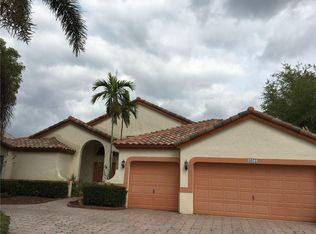 8975 Southern Orchard Rd, Fort Lauderdale, FL 33328