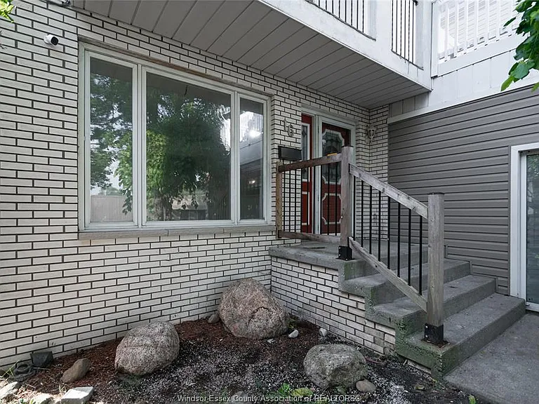 16 Eugenie St #UPPER — Photo 2