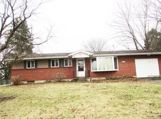 1395 Oakwood Dr, Bethlehem, PA 18017