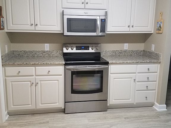 5th image of 202 Carlyle Cir
