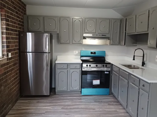 3703 James St APT 2F, McHenry, IL 60050