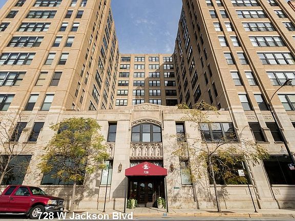 4th image of 728 W Jackson Blvd APT 901
