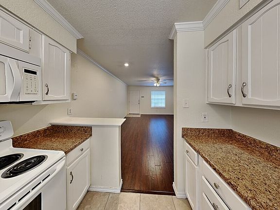 4th image of 3430 W 4th St APT 6
