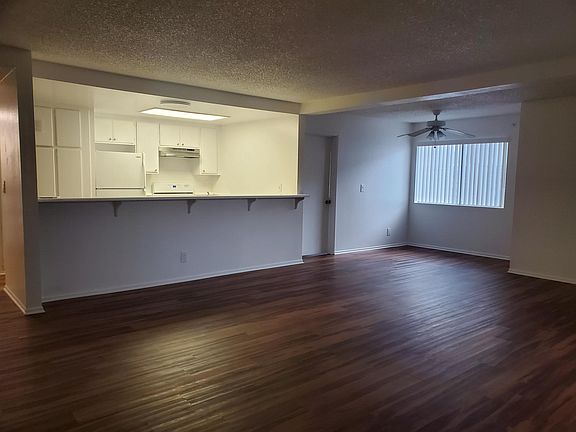 2nd image of 440 E Scott St APT 118