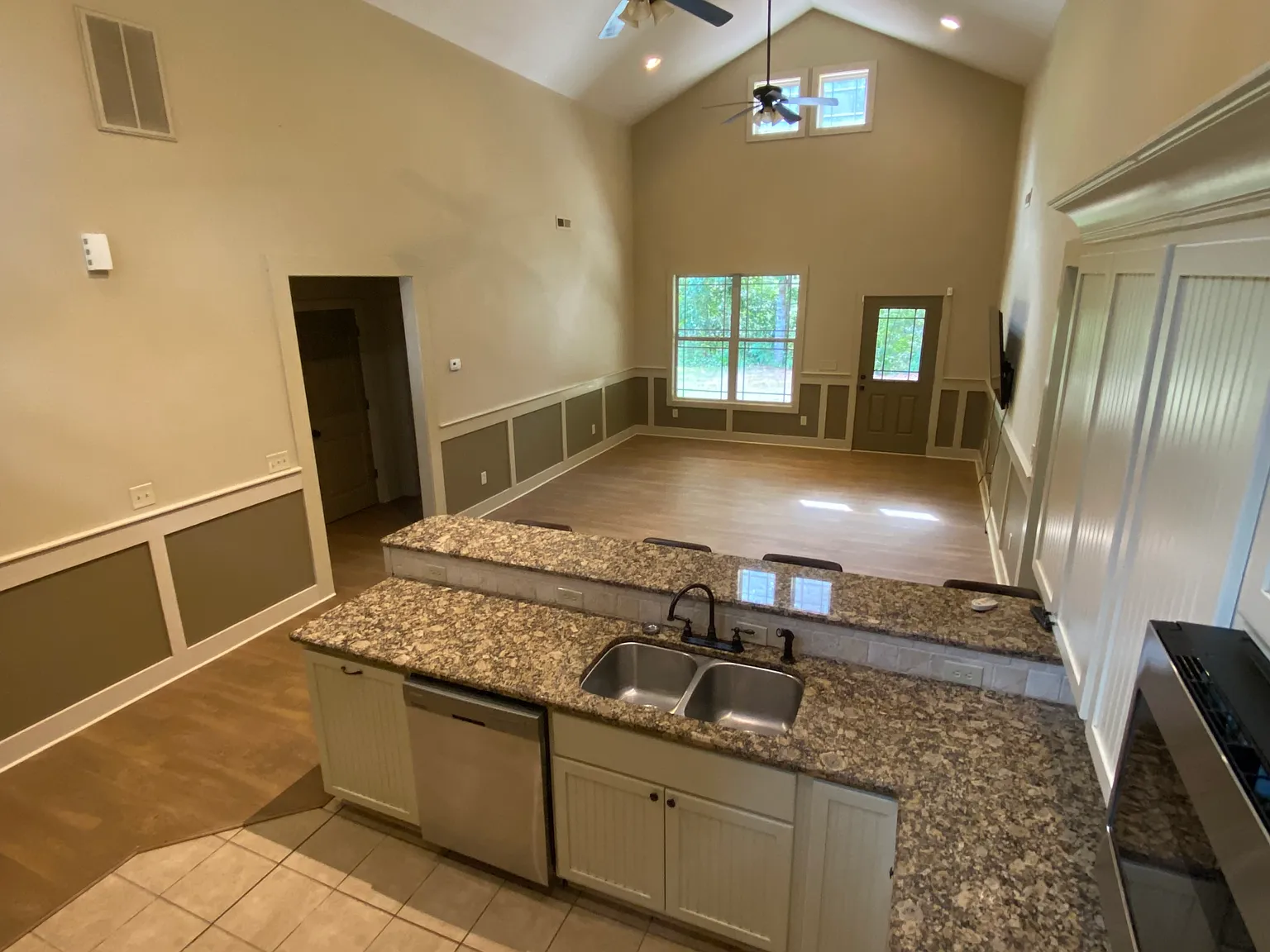 4 bed, 1692 sqft, $2,800 — Photo 3