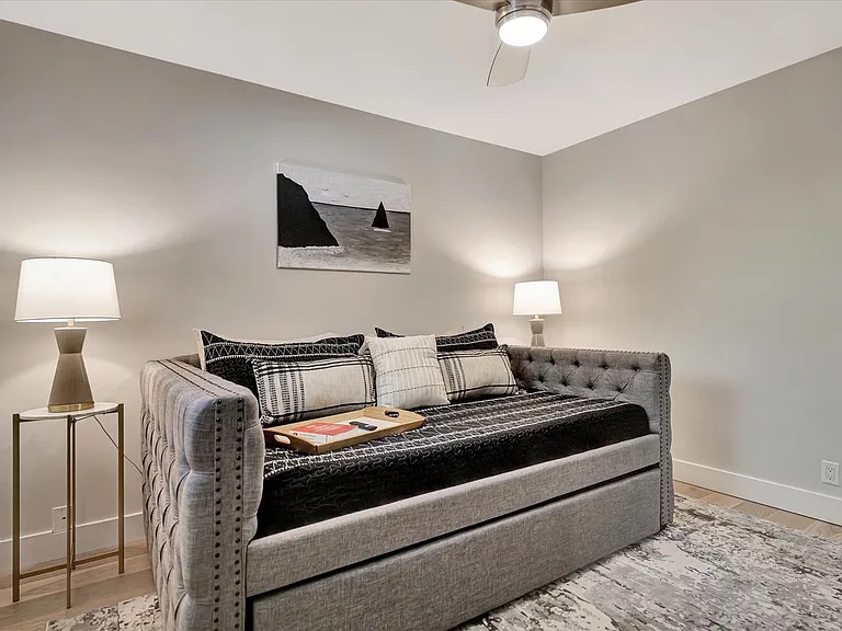 102 Greencroft Dr — Photo 42