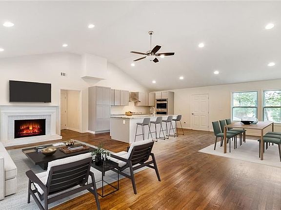 5th image of 195 Woods Ct