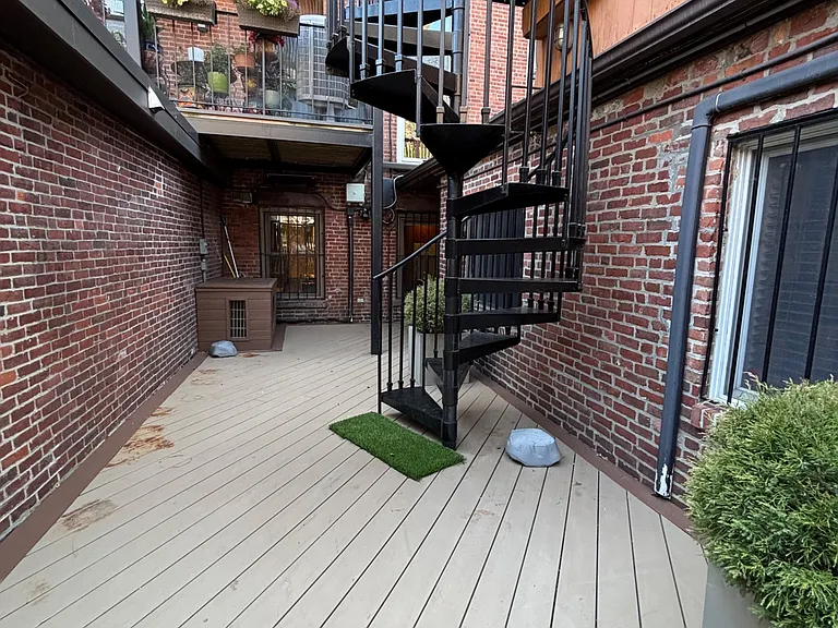 662 Massachusetts Ave #2 — Photo 32