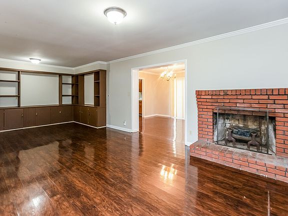 4th image of 491 Kelly Dr