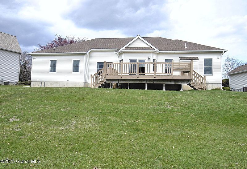 4th image of 30 Dogwood Lane