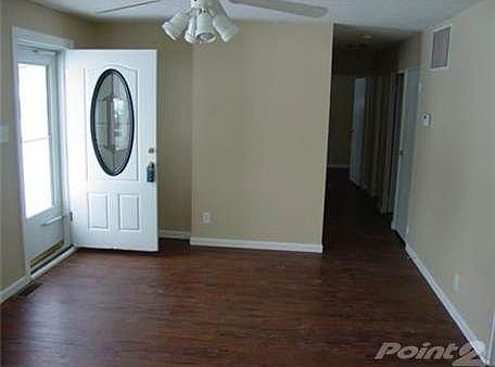 Beautiful Entry into Spacious LR