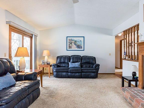 3rd image of 17748 Oakwood Dr
