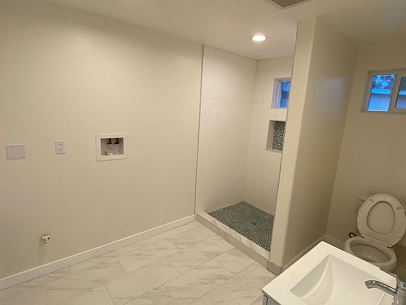 4th image of 620 E Saxon Ave #622