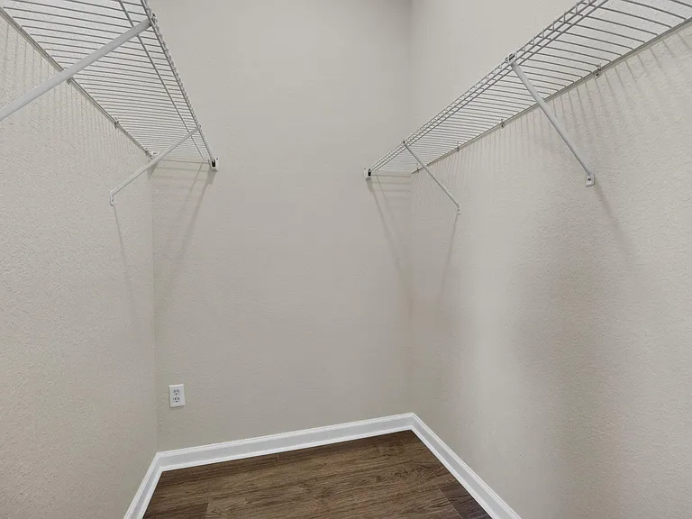 425 Greenwich Cir #204 — Photo 31
