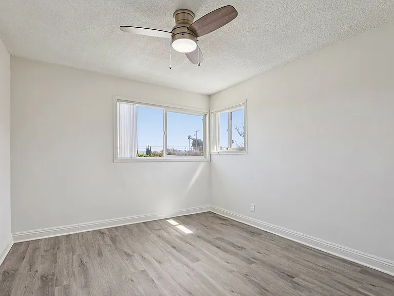 Mavis Plaza Apartments — Photo 9