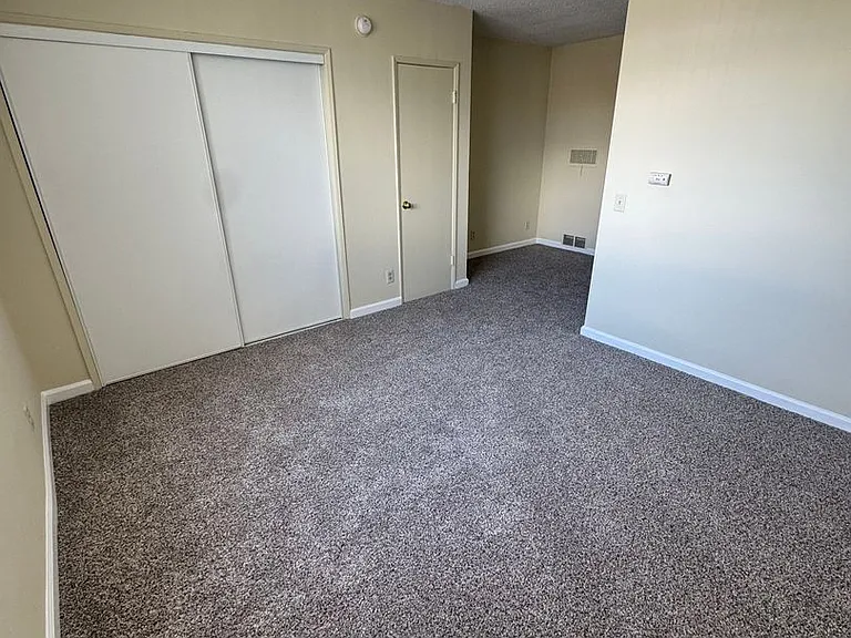 18520 Prairie St. — Photo 3