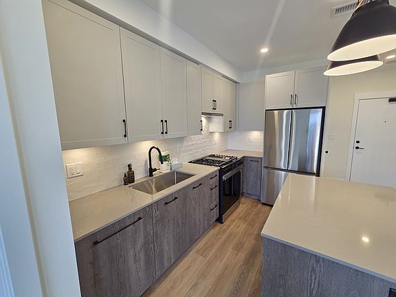 3rd image of 27262 Fraser Hwy #712