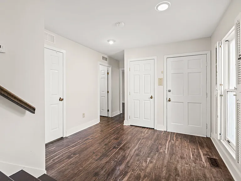 80 Green St — Photo 17