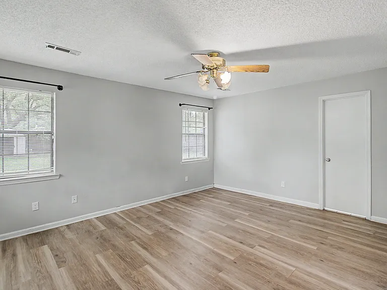 21 Pinewood Ln — Photo 18
