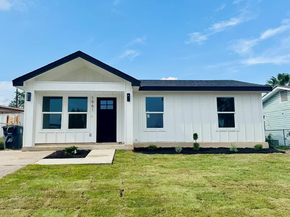 1961 Hoover St, Eagle Pass, TX 78852