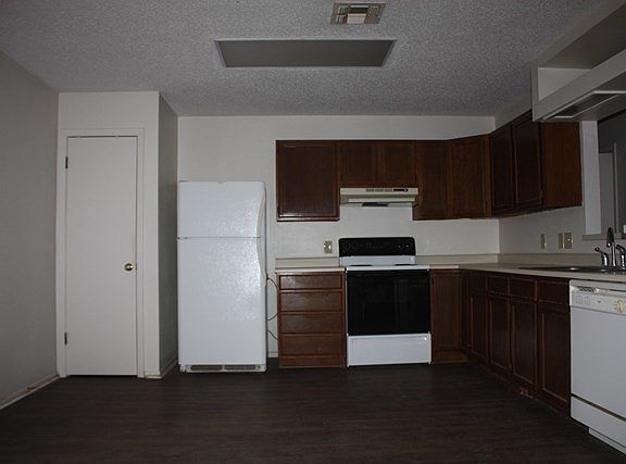 5th image of 800B Lloyd Dr