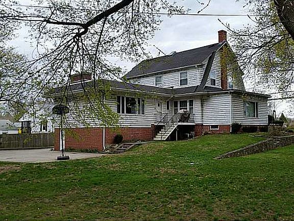 2nd image of 897 Hartford Ave