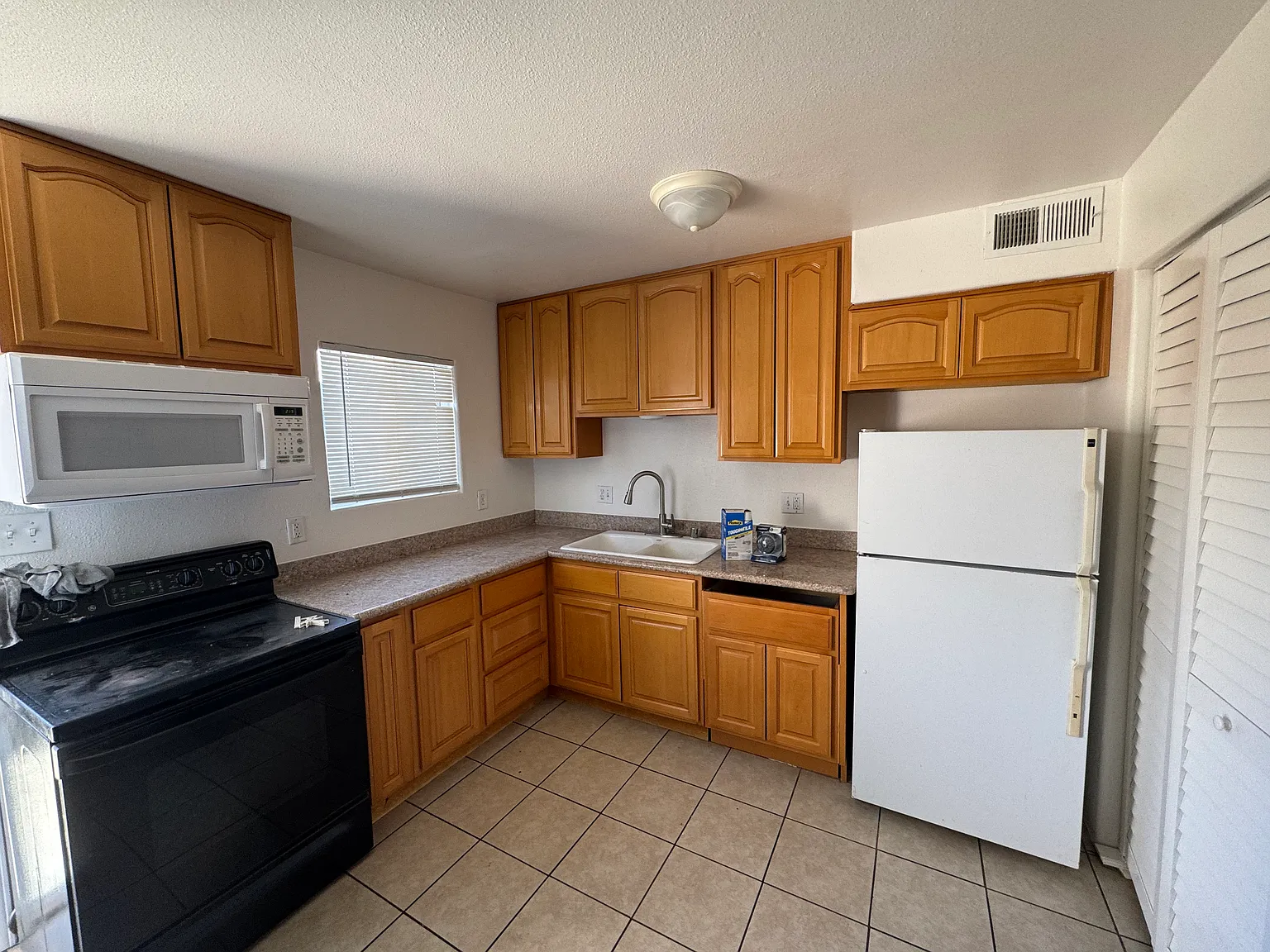 2 bed, 900 sqft, $1,650 — Photo 1