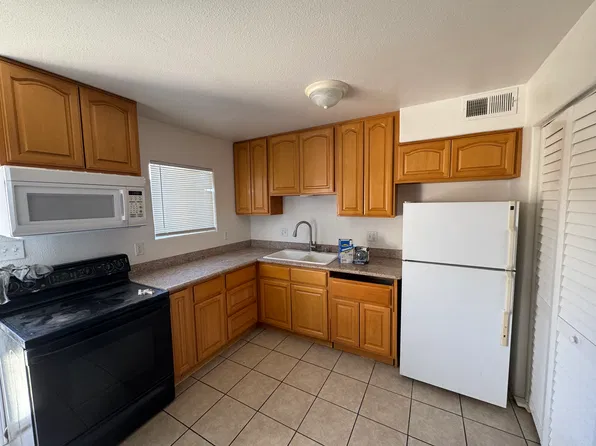 2143 E Pacheco Blvd APT 13, Los Banos, CA 93635