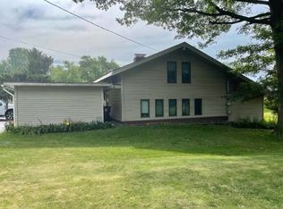 109 W 17th St, Beardstown, IL 62618