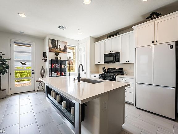 5th image of 128 Kimberlite Dr