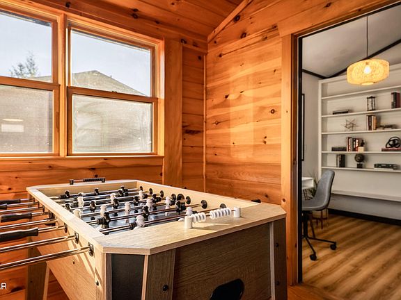 20th image of 1008 Walini Way