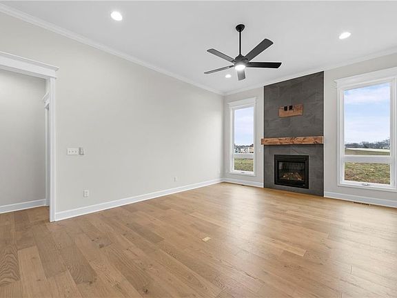 5th image of 10619 N Bell St