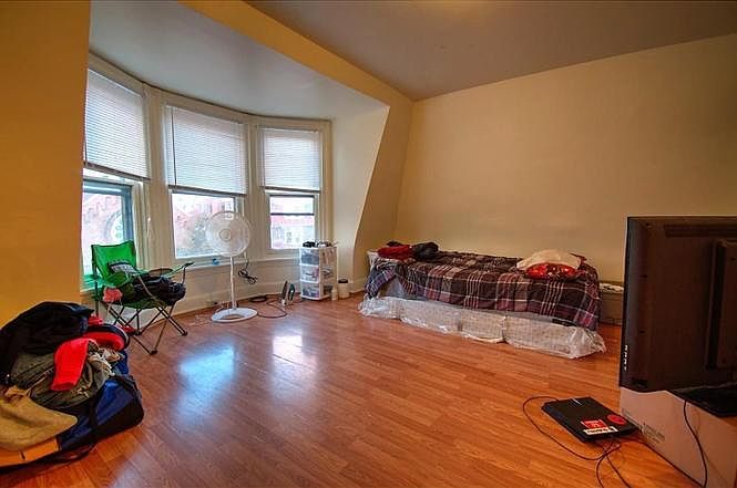 Livingroom/bedroom combo