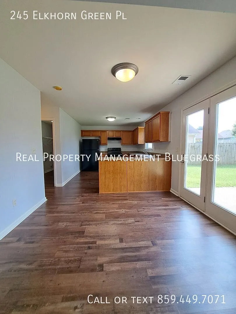 Fantastic 3 Bedroom 2.5 Bath Home in Elkhorn Green Neighborhood — Photo 4