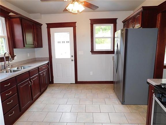 5th image of 820 1st Ave