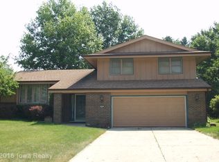 1483 NW 98th St, Clive, IA 50325