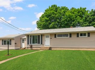 19 Hoyt St, Warwick, RI 02886