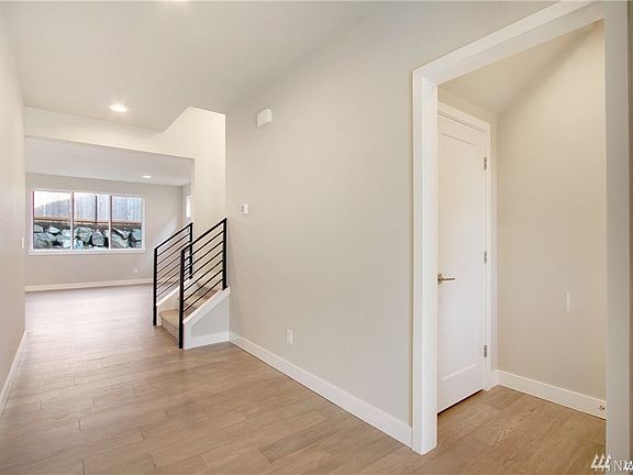 photos of 2581 plan from another community.  Colors and finishes will vary. 