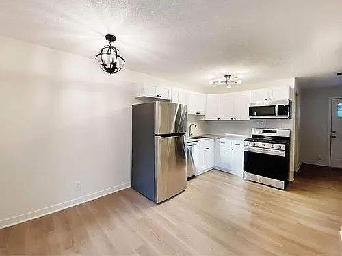 1433 4th St NE #3 Photo 1