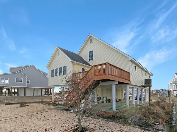 3333 Blackbeard Rd, Greenbackville, VA 23356