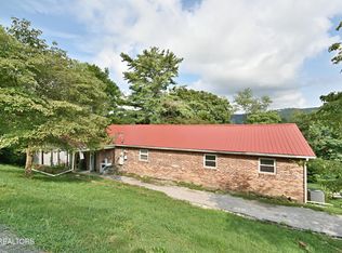 165 Gamble Dr, Jacksboro, TN 37757