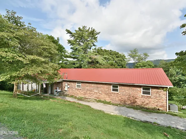 165 Gamble Dr, Jacksboro, TN 37757