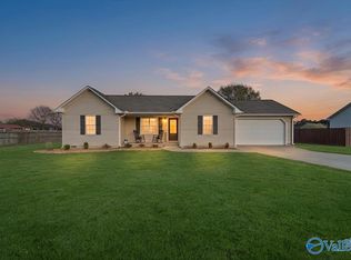 43 Devon Cir, Albertville, AL 35951