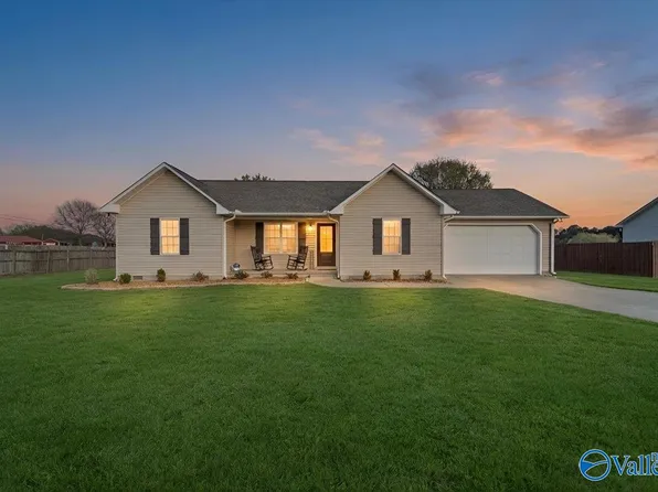 43 Devon Cir, Albertville, AL 35951