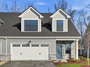 1217 Autumn Woods Dr, Evans City, PA 16033